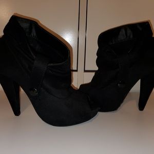 Black High heels( Wild Diva) a little worn from th